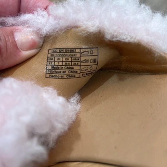 UGG pink sandals SZ 8.5. GREAT condition. - Picture 2 of 2